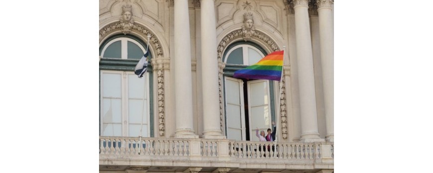 BANDEIRA DO ARCO-ÍRIS HASTEADA NA CÂMARA MUNICIPAL DE LISBOA